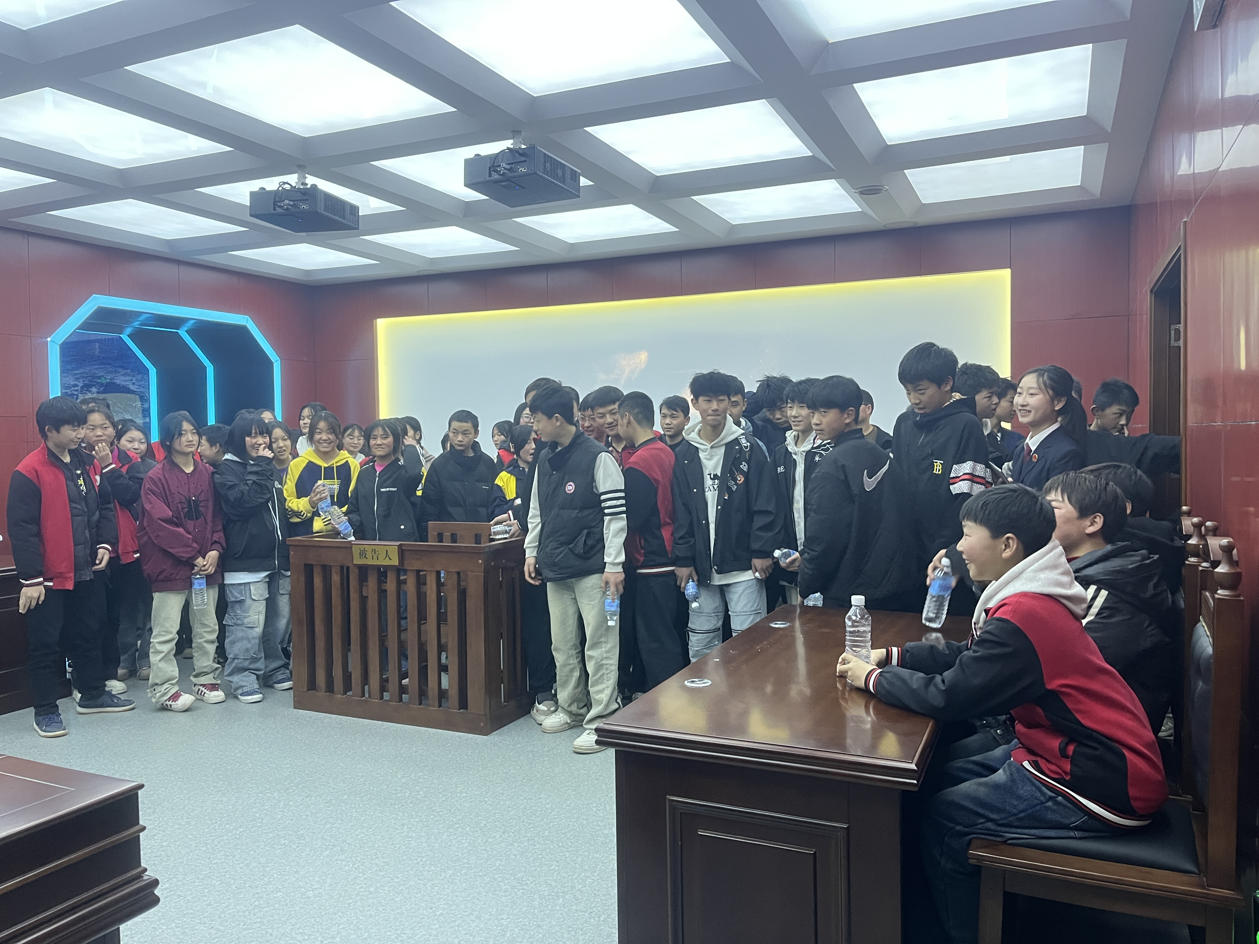 参观青少年法治教育基地2.jpg