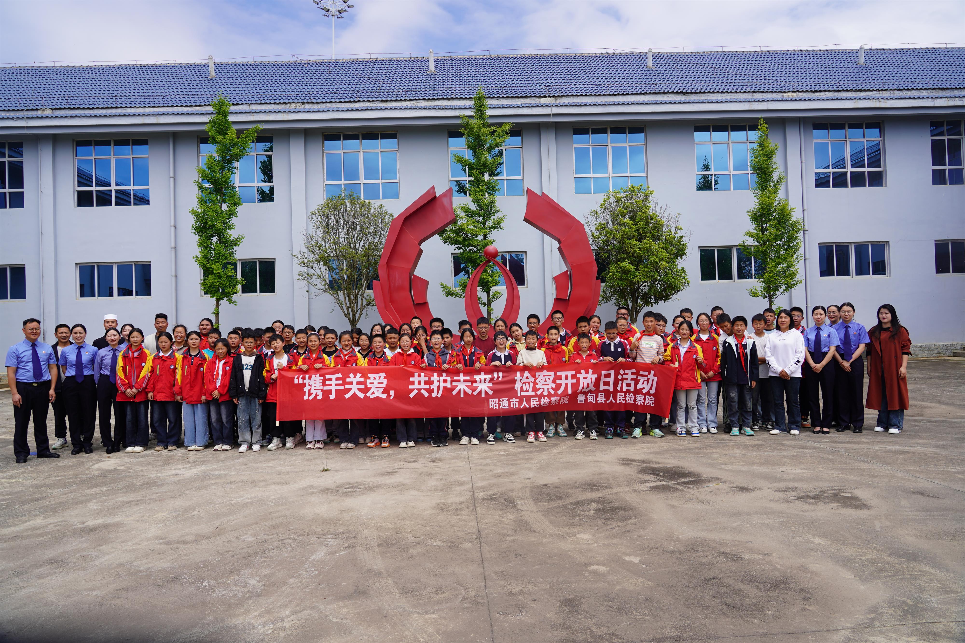 参观教育基地1.jpg